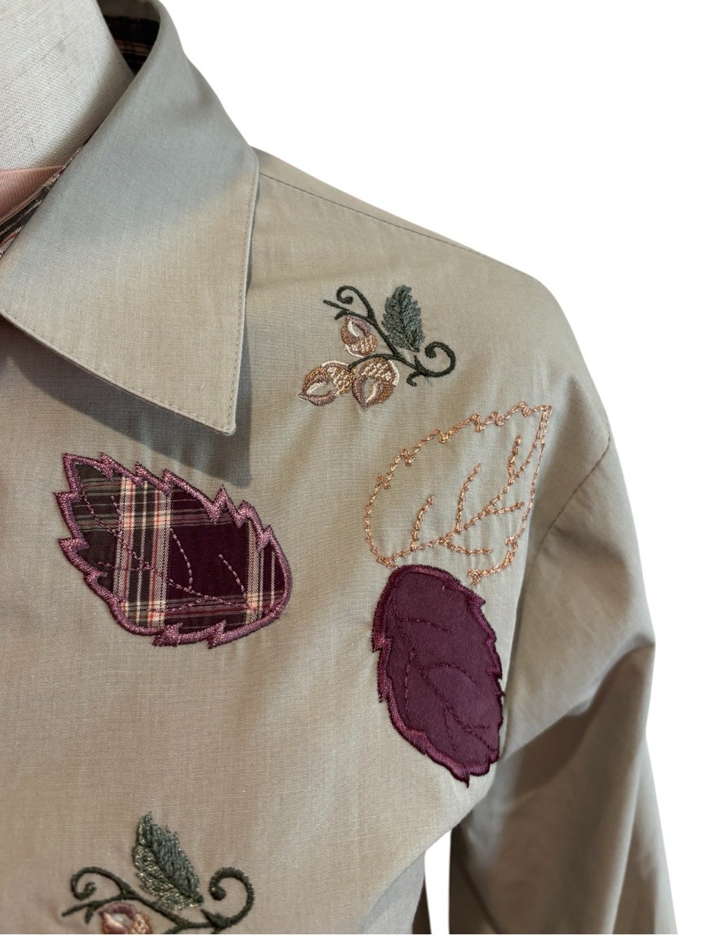 70s KAREN SCOTT TAUPE BLOUSE W PLAID ACCENTS W LEAF APPLIQUE & EMBROIDERED SZ S - Picture 6 of 8